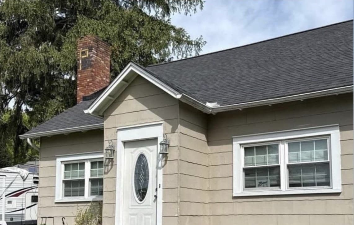 The same Erie, PA home with a new architectural shingle roof installed by EJ